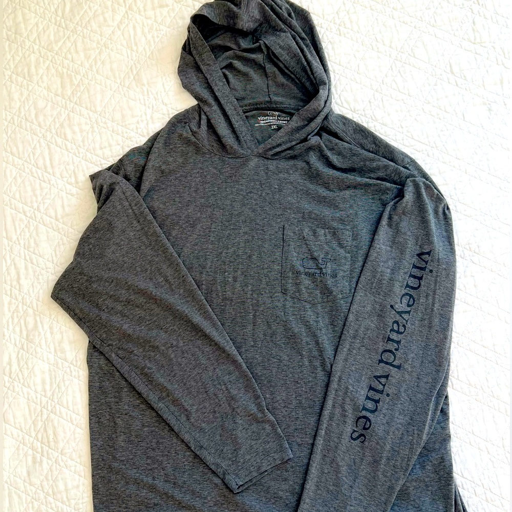 Men’s 2XL Hooded Vineyard Vines Shirt